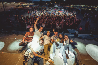 La banda presentó su nuevo directo en los Camps Elisis, en la Festa Major de la capital del Segrià.