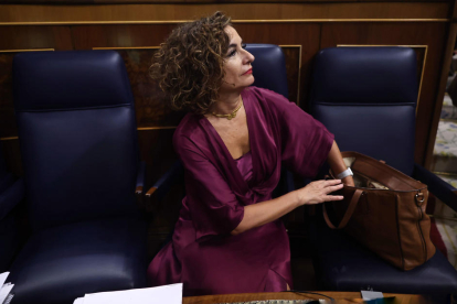 La ministra de Hacienda, María Jesús Montero, durante la sesión celebrada ayer en el Congreso.