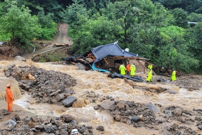 Les pluges torrencials deixen almenys 26 morts a Corea del Sud