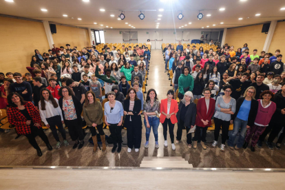 Fotografia de grup de les dones protagonistes de la campanya durant la presentació a Barcelona.