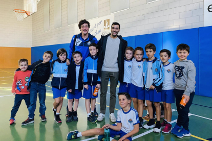 Gerard Encuentra, con el equipo benjamín del colegio Lestonnac