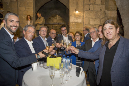 Inauguració multitudinària amb la consellera Serret, l'alcalde, el president de la Diputació i el delegat del Govern, també amb el president del consell del Segrià, el subdelegat del Govern, regidors i diputats.