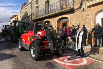 Balaguer - Una de les quatre carrosses que van participar ahir a la Festa dels Tres Tombs a la plaça Mercadal i que va quedar en tercera posició en el concurs.