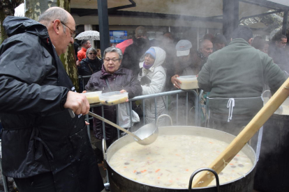 Balaguer  -  Una de las cuatro carrozas que participaron ayer en la Festa dels Tres Tombs en la plaza Mercadal y que quedó en tercera posición en el concurso.