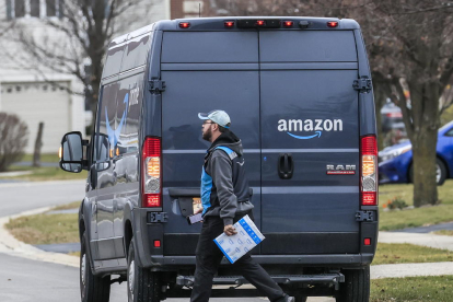 Francia impondrá un mínimo de tres euros por cada envío de libros de Amazon