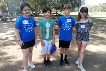 Los alumnos de quinto de Primaria del colegio Sant Jaume-Les Heures y los de la École de Socle en Le Gran Pressigny (Francia), días atrás en la Mitjana.