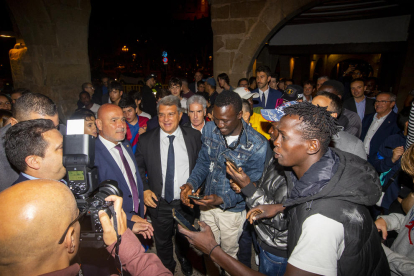 Joan Laporta, al costat del directiu lleidatà del Barça Josep Ignasi Macià, entrant a la seu de la penya.