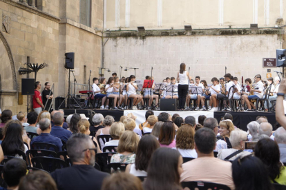 Aleesha Rose va obrir la jornada nocturna a l’escenari de la plaça de la Sardana a la Seu Vella.