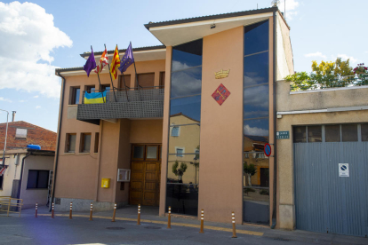 Imagen del edificio del ayuntamiento de La Portella. 