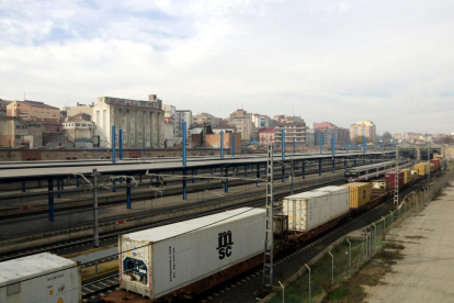 Vías de tren por su paso por Lleida que se cubrirán con el Plan de la Estación.