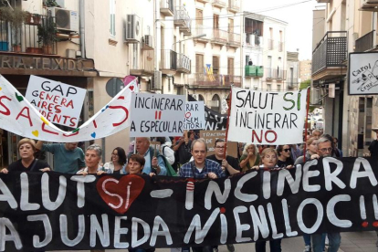 Más de 200 personas se manifiestan en les Borges Blanques para protestar contra Nova Tracjusa