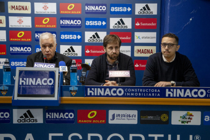 Momento del adiós. Luis Pereira compareció ayer con el abogado del club y el director deportivo.