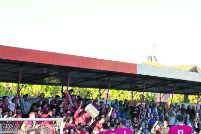 L’Artesa de Lleida celebra la primera plaça de grup.