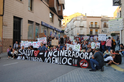 Nens que també portaven pancartes contra la incineració.