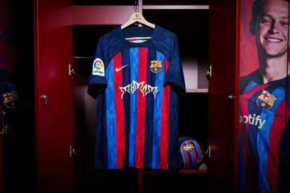 Una camiseta del Barça con el logotipo Motomami de Rosalía.