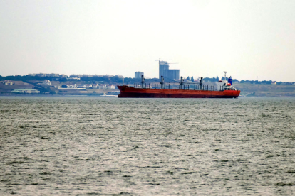 Imagen de un carguero de grano ucraniano en el puerto de Odesa.