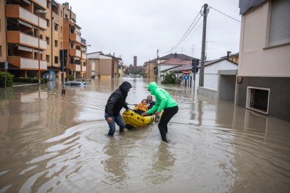 Al menos 5 muertos, 5.000 evacuados y enormes destrozos en inundaciones en Emilia Romaña