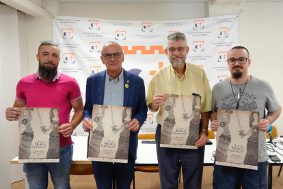 El alcalde de Lleida, Miquel Pueyo, y el presidente de la Asociación, Josep Lluís Gàzquez, acompañados por el caid moro, Jordi Suñé, y el conde cristiano, Adrià Vidal.