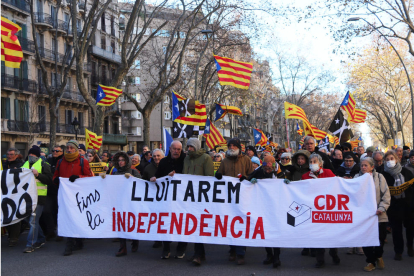 Capçalera de la manifestació convocada pels CDR en contra de la cimera hispanofrancesa