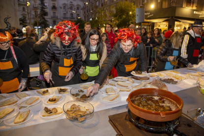 Lleida ciutat va celebrar el Dijous Gras amb la tradicional tupinada.