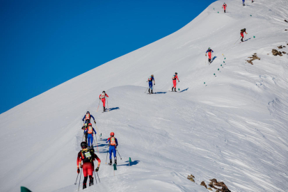 Imagen de archivo de una edición anterior de la carrera de skimo en Andorra. 