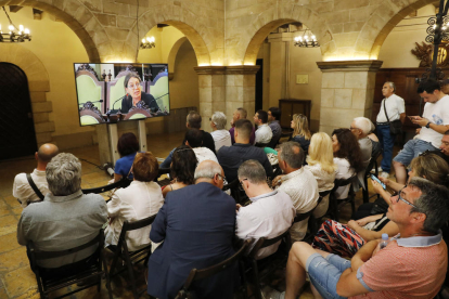 Los exalcaldes Antoni Siurana y Àngel Ros asistieron al pleno en primera fila. 