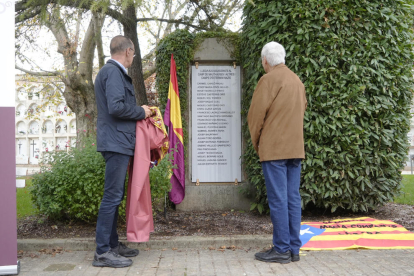 El acto de homenaje tuvo lugar en el departamento Sant Jordi del cementerio municipal. 