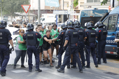 Varios momentos de tensión se vivieron entre los miembros de la PAH y los Mossos.