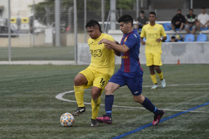 La plantilla del Soses celebra la consecución del Pepito Esteve junto a la afición desplazada hasta el Complex Antoni Palau de Torrefarrera.