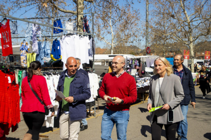 Lopez, Buxadé y Rico, ayer en el mercado de Camp d’Esports. 