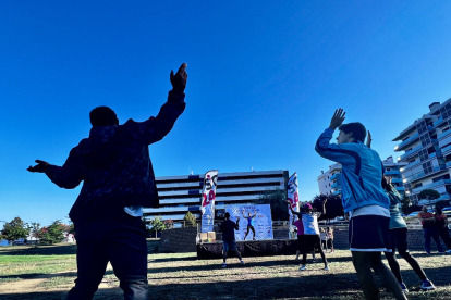 Corredors en el moment de la sortida d’una de les proves que es van celebrar ahir al Parc de l’Aigua de Lleida.