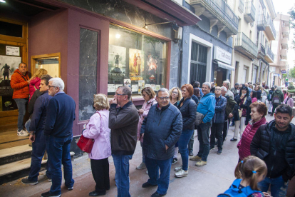 Colas en el estreno de ‘Alcarràs’ en los cines Majèstic de Tàrrega.