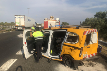 La A-2 a su paso por Tàrrega tras el choque, ayer por la tarde. 