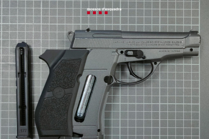 Pistola d'aire comprimit utilitzada en els tres robatoris