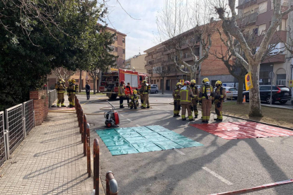 Prácticas de los bomberos voluntarios de Agramunt. 