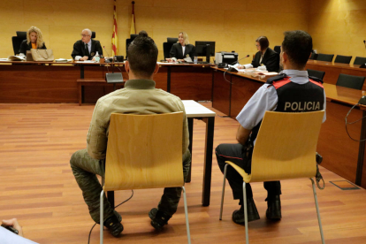 Un acusado acepta 4 años de prisión por rociar el interior de un bar de Puigcerdà con gasolina y prender fuego