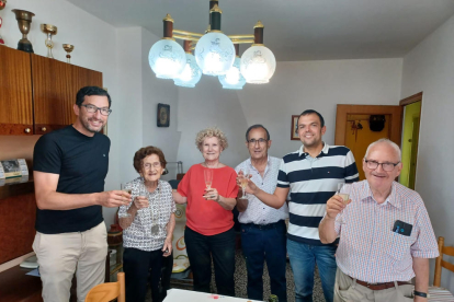 L’entrega de reconeixements a Maria Cases i Soledad Llosada, amb motiu del seu cent aniversari.