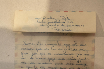 Antiguas cartas. La muestra expone cartas enviadas entre 1959 y 1980, la gran mayoría escritas en castellano.  