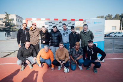 El equipo inclusivo del Futsal Lleida ayer en las instalaciones de Ilerna.