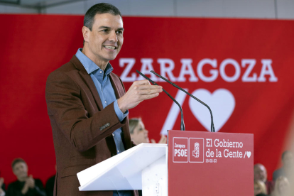 El presidente del gobierno español, Pedro Sánchez, interviene en un acto del PSOE en Zaragoza
