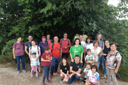 La vintena de participants, ahir en aquesta activitat agrocultural.