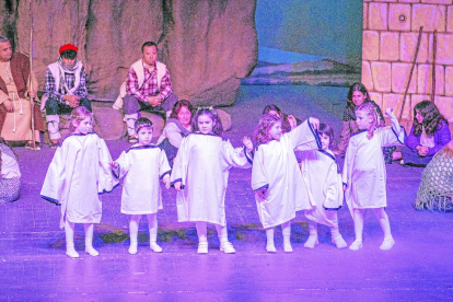 Agramunt. El tradicional concierto de Sant Esteve de las corales d’Avui e infantil Bon Cant de Agramunt llenó ayer al mediodía la iglesia de Santa Maria. 