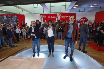 Sánchez, con Lambán y la candidata socialista a la alcaldía.