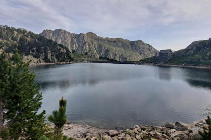 Imagen del lago de Restanca. 