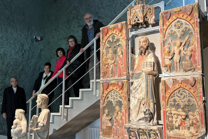 El retablo, ayer en su nueva ubicación en el Diocesà d’Urgell.