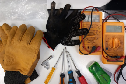 Guants i eines que portaven a sobre els dos arrestats.