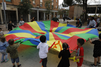 La plaça del Secà de Sant Pere va acollir ahir jocs infantils i un berenar popular.