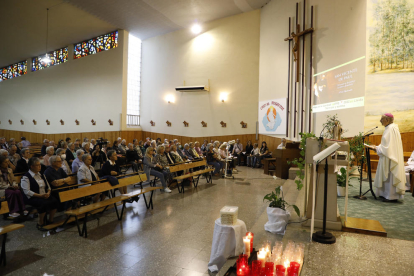 La missa de comiat a Pardinyes de les Filles de la Caritat, presidida pel bisbe Salvador Giménez.