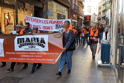 La Marea Pensionista de Lleida en una protesta en noviembre para reclamar pensiones dignas.