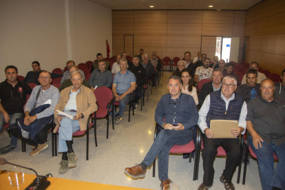 La asamblea de regantes del canal Segarra-Garrigues celebrada ayer en Tàrrega.